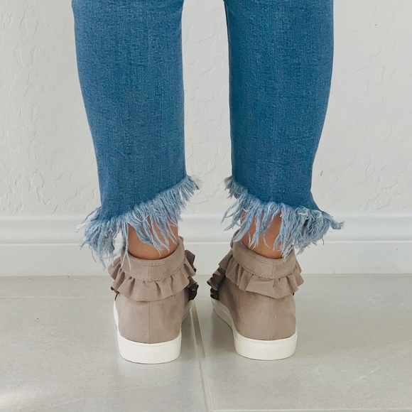 NIB Blush Nude Ruffle Chic High Top Sneaker - Picture 5 of 8